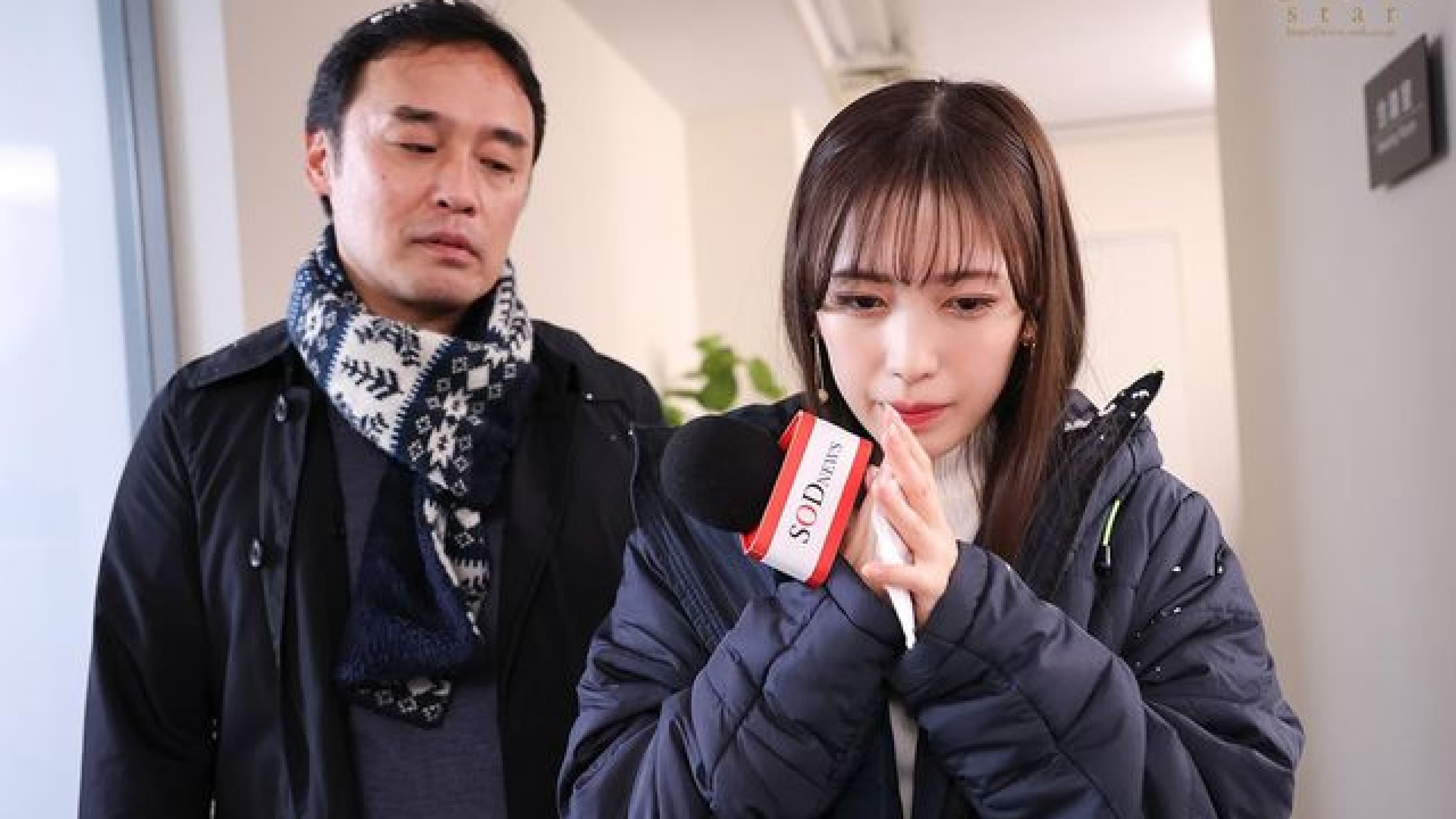 STARS 796 外景拍摄回来的同屋NTR 因为大雪回不去了 天气姐姐是阴险的中年导演的粘着权力骚扰 持续开发的一夜。 小凑四叶 backdrop