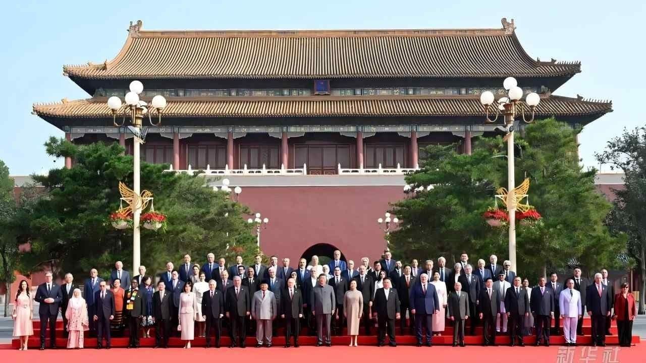 纪念中国人民抗日战争暨世界反法西斯战争胜利80周年大会 backdrop