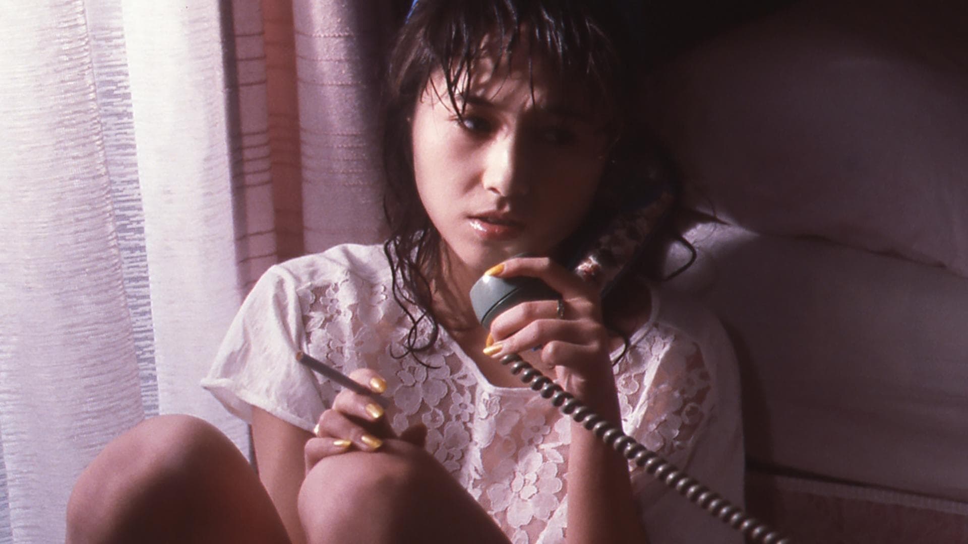 黑色的皮肤上哭泣的女人 backdrop